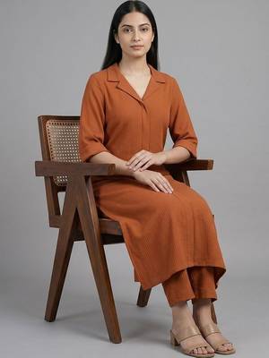 everyday workwear women regular silk crepe kurta with trousers 4