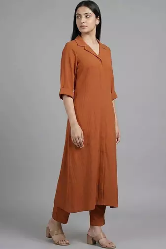 everyday workwear women regular silk crepe kurta with trousers