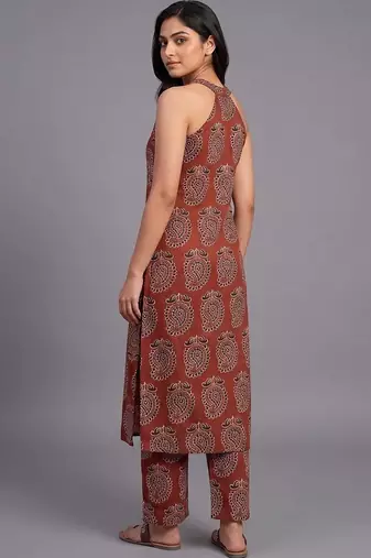 tailored women paisley printed regular kurta with trousers