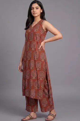 tailored women paisley printed regular kurta with trousers