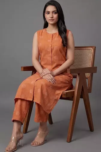 everyday workwear women printed regular kurta with trousers