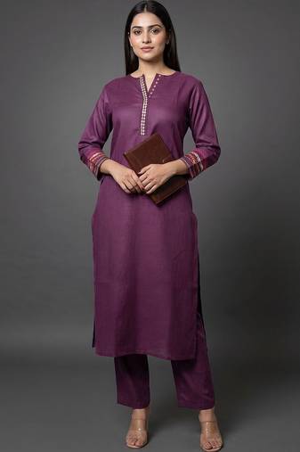 smart women ethnic motifs regular thread work kurta with trousers