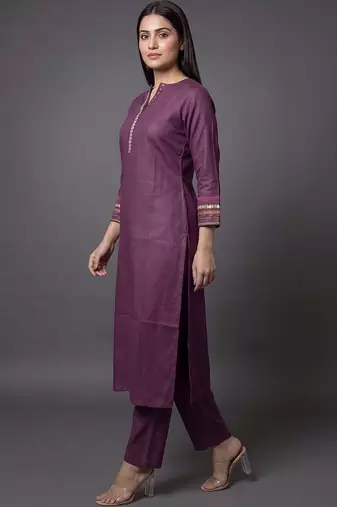 smart women ethnic motifs regular thread work kurta with trousers