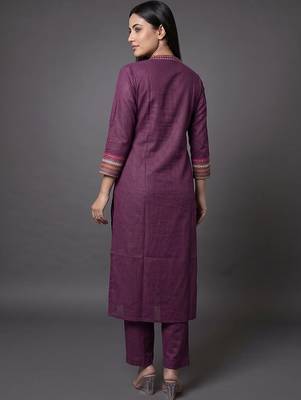 smart women ethnic motifs regular thread work kurta with trousers 3