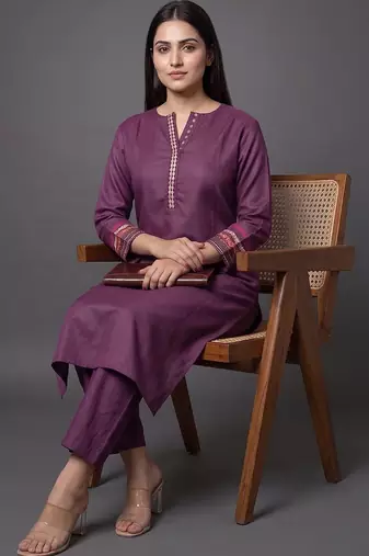 smart women ethnic motifs regular thread work kurta with trousers
