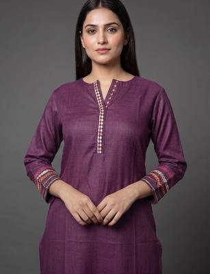 smart women ethnic motifs regular thread work kurta with trousers 7
