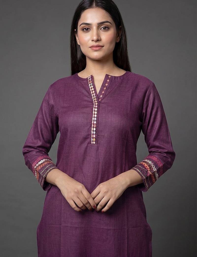smart women ethnic motifs regular thread work kurta with trousers