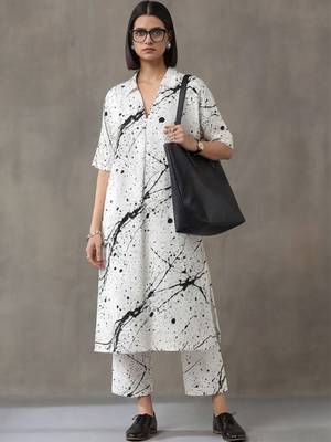 smart women printed regular kurta with trousers 1
