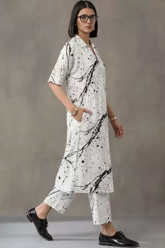 smart women printed regular kurta with trousers