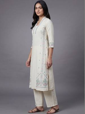 everyday workwear women ethnic motifs embroidered regular thread work kurta with trousers 3