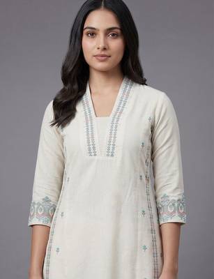 everyday workwear women ethnic motifs embroidered regular thread work kurta with trousers 4