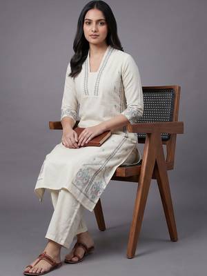 everyday workwear women ethnic motifs embroidered regular thread work kurta with trousers 7