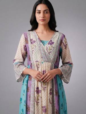smart women floral printed angrakha kurta with trousers 7