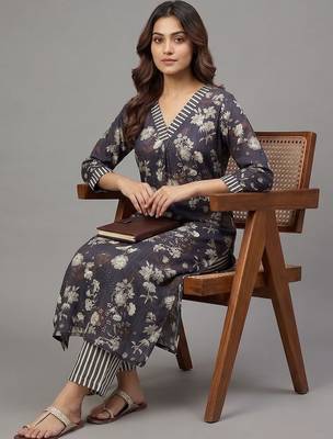 everyday workwear women floral printed regular kurta with trousers 4