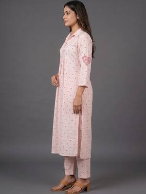 structured women printed pleated kurta with trousers 2