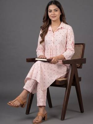 structured women printed pleated kurta with trousers 4