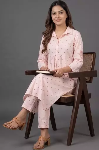 structured women printed pleated kurta with trousers