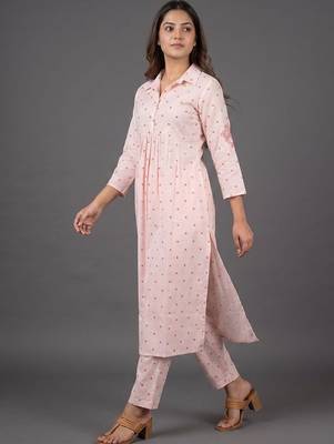 structured women printed pleated kurta with trousers 5