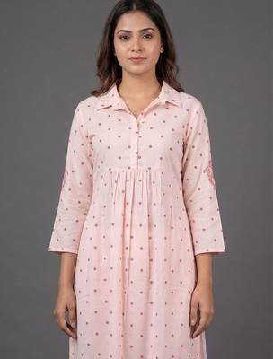 structured women printed pleated kurta with trousers 7