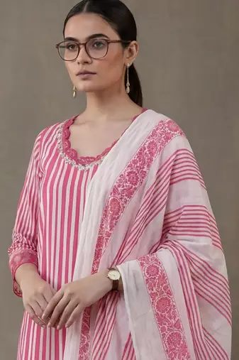everyday workwear women printed regular thread work cotton kurta with trousers & with dupatta