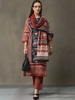 women ethnic motifs printed regular cotton kurta with trousers & with dupatta 1