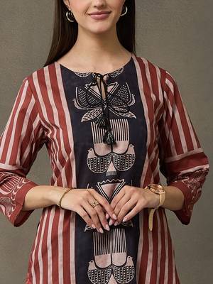 women ethnic motifs printed regular cotton kurta with trousers & with dupatta 5