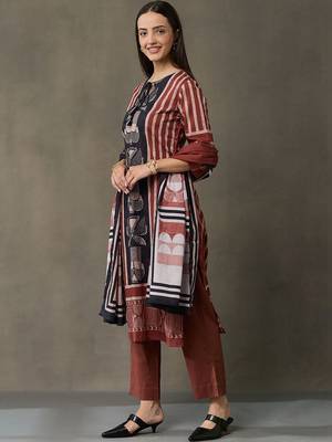 women ethnic motifs printed regular cotton kurta with trousers & with dupatta 6