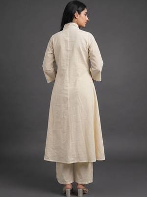 formal women striped pleated kurta with trousers 3