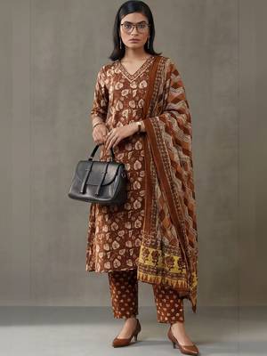 structured women floral printed regular thread work cotton kurta with trousers & with dupatta 1