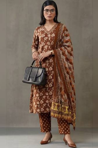 structured women floral printed regular thread work cotton kurta with trousers & with dupatta