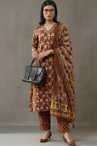 structured women floral printed regular thread work cotton kurta with trousers & with dupatta