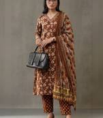 structured women floral printed regular thread work cotton kurta with trousers & with dupatta