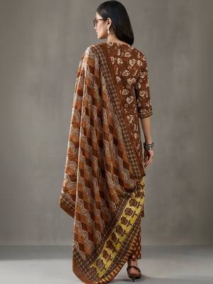 structured women floral printed regular thread work cotton kurta with trousers & with dupatta 3