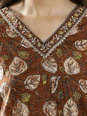 structured women floral printed regular thread work cotton kurta with trousers & with dupatta 4