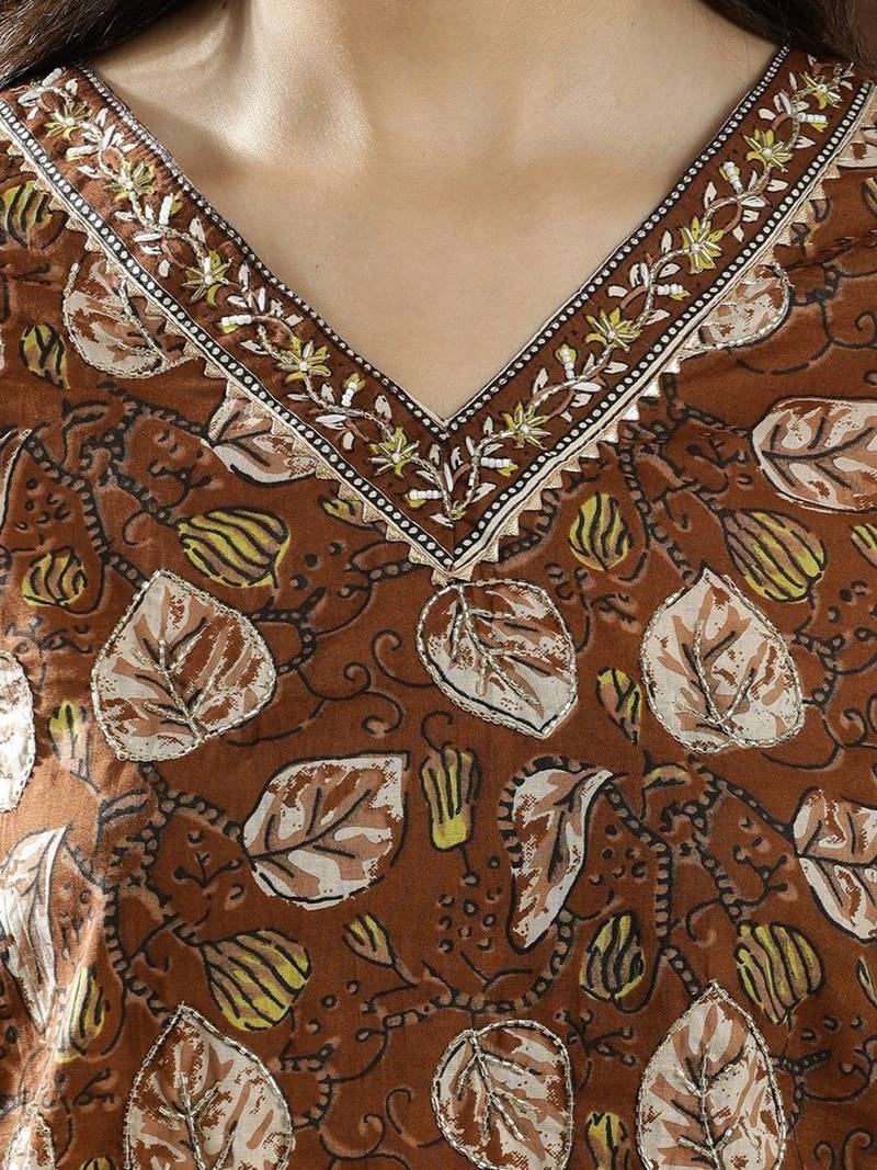 structured women floral printed regular thread work cotton kurta with trousers & with dupatta