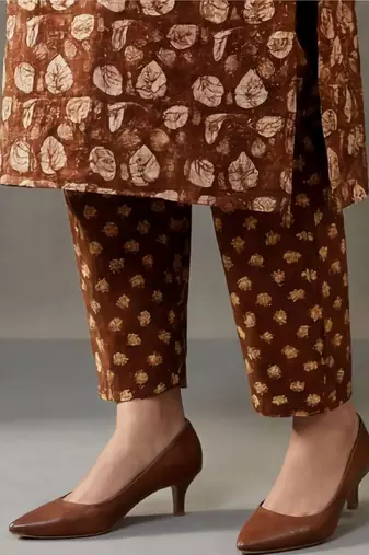 structured women floral printed regular thread work cotton kurta with trousers & with dupatta