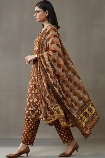 structured women floral printed regular thread work cotton kurta with trousers & with dupatta