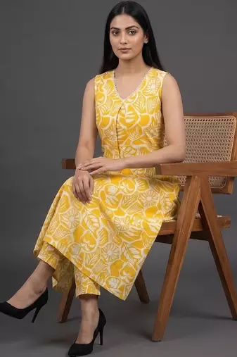 tailored women floral printed regular kurta with trousers
