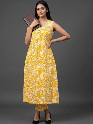 tailored women floral printed regular kurta with trousers 3