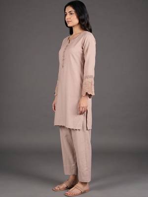 smart women ethnic motifs embroidered regular thread work kurta with trousers 2
