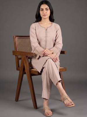 smart women ethnic motifs embroidered regular thread work kurta with trousers 4