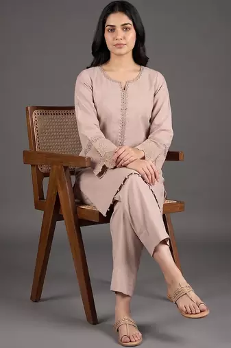 smart women ethnic motifs embroidered regular thread work kurta with trousers