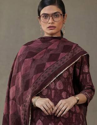 formal women floral printed regular thread work cotton kurta with trousers & with dupatta 2