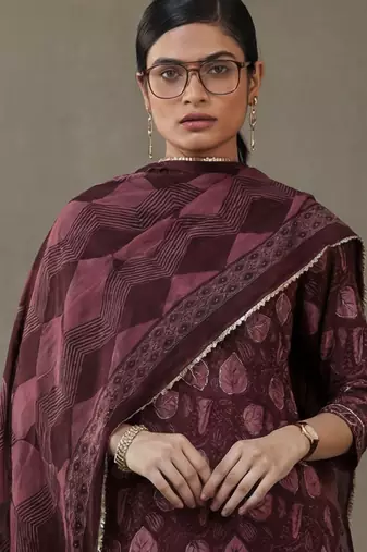 formal women floral printed regular thread work cotton kurta with trousers & with dupatta