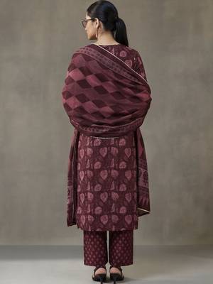 formal women floral printed regular thread work cotton kurta with trousers & with dupatta 3