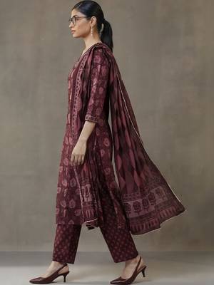 formal women floral printed regular thread work cotton kurta with trousers & with dupatta 4