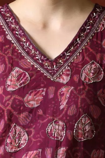 formal women floral printed regular thread work cotton kurta with trousers & with dupatta
