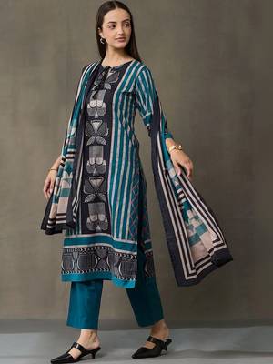 women ethnic motifs printed regular cotton kurta with trousers & with dupatta 3