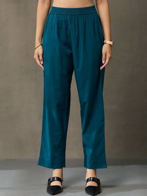 women ethnic motifs printed regular cotton kurta with trousers & with dupatta 4