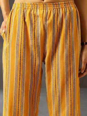 structured women printed regular cotton kurta with palazzos 4